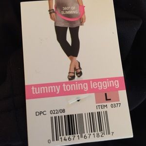 NWT Cropped legging with tummy control